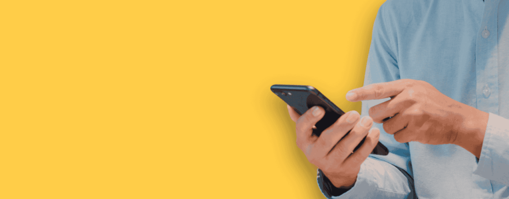 Man gebruikt smartphone om bonnen te scannen – snel en eenvoudig scan en herken met Bjorn Lunden.